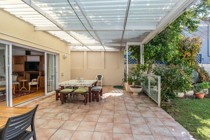5 Bedroom Property for Sale in Constantia Western Cape